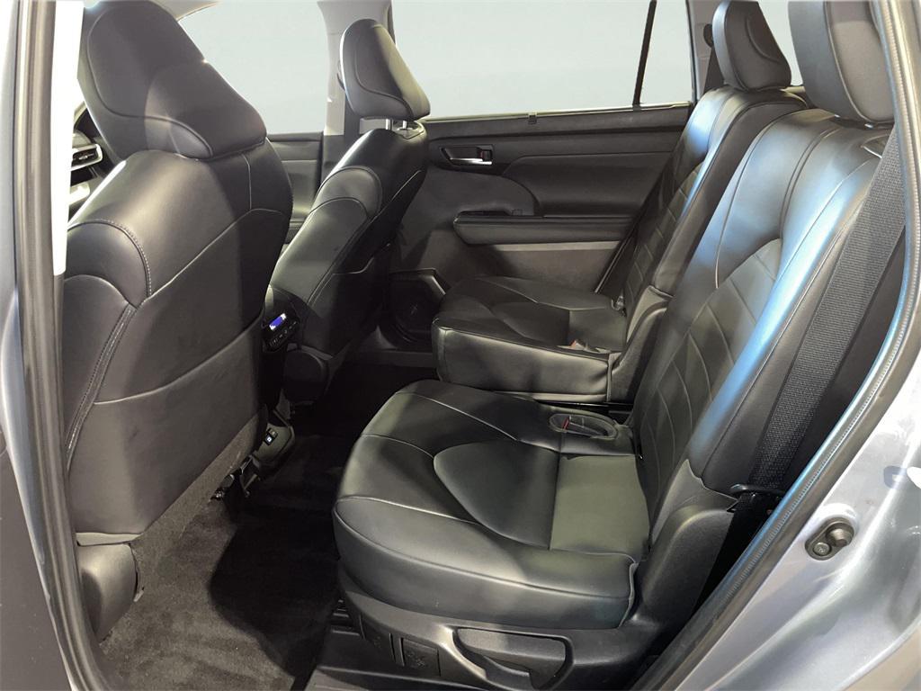 used 2022 Toyota Highlander car, priced at $31,900