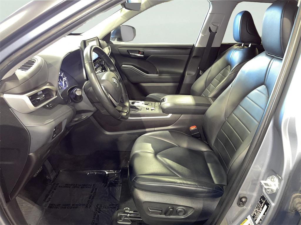 used 2022 Toyota Highlander car, priced at $31,900