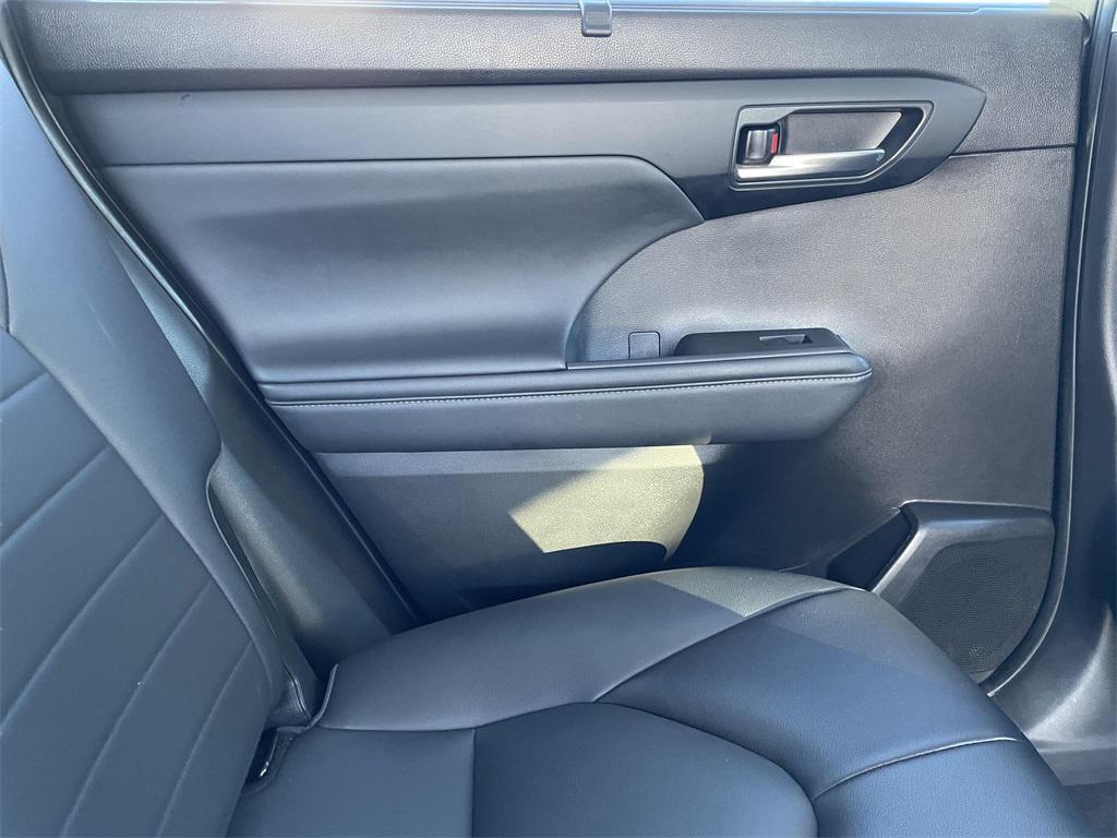 used 2022 Toyota Highlander car, priced at $31,900