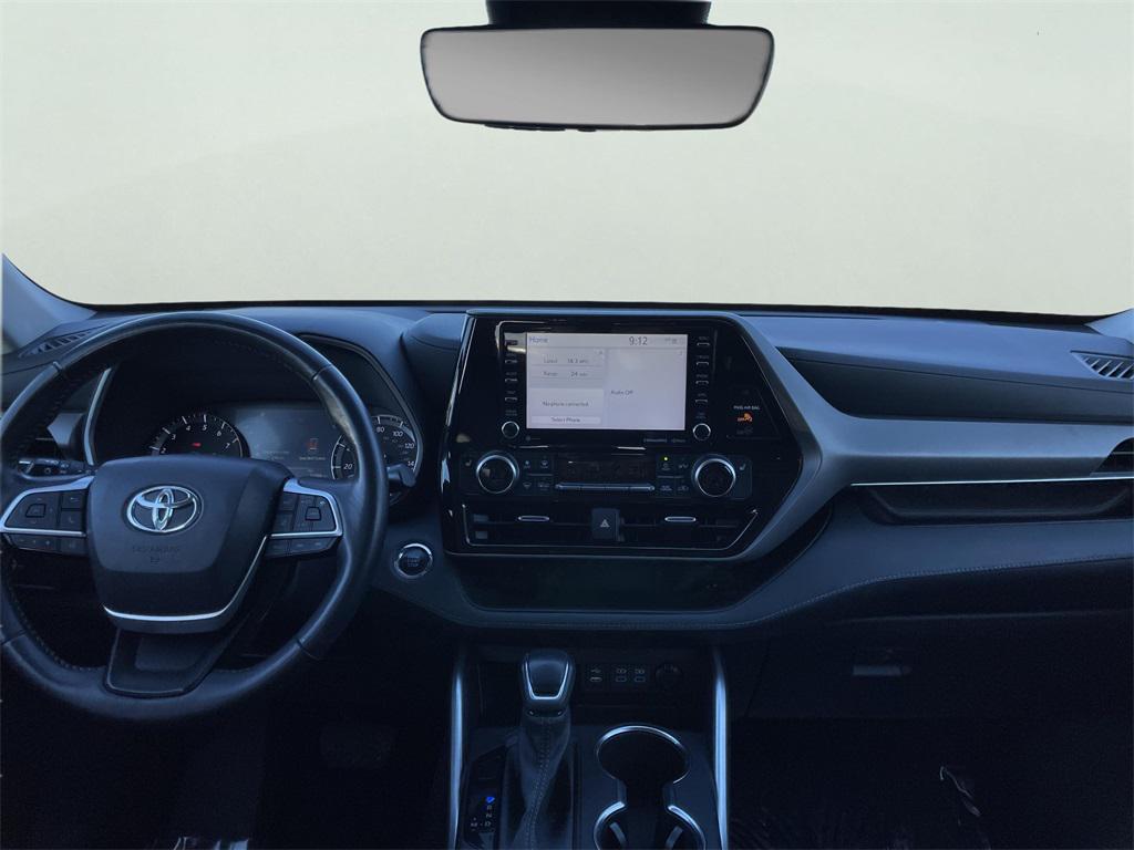 used 2022 Toyota Highlander car, priced at $31,900