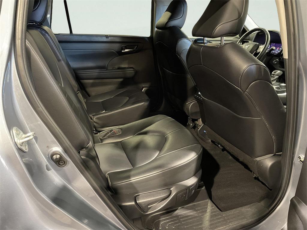 used 2022 Toyota Highlander car, priced at $31,900