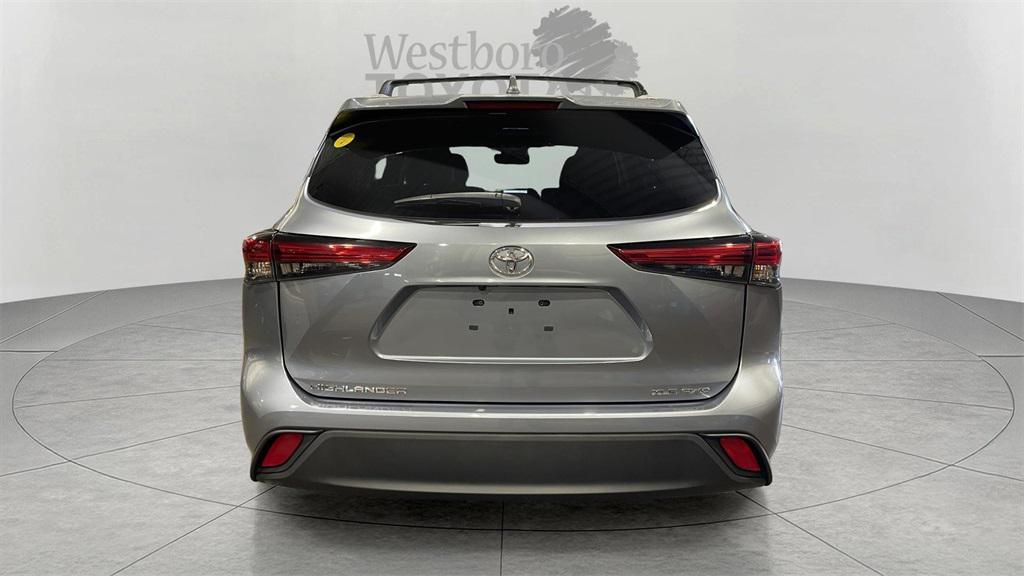 used 2022 Toyota Highlander car, priced at $31,900