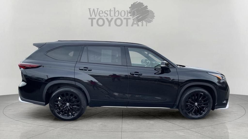 used 2025 Toyota Highlander car, priced at $46,390