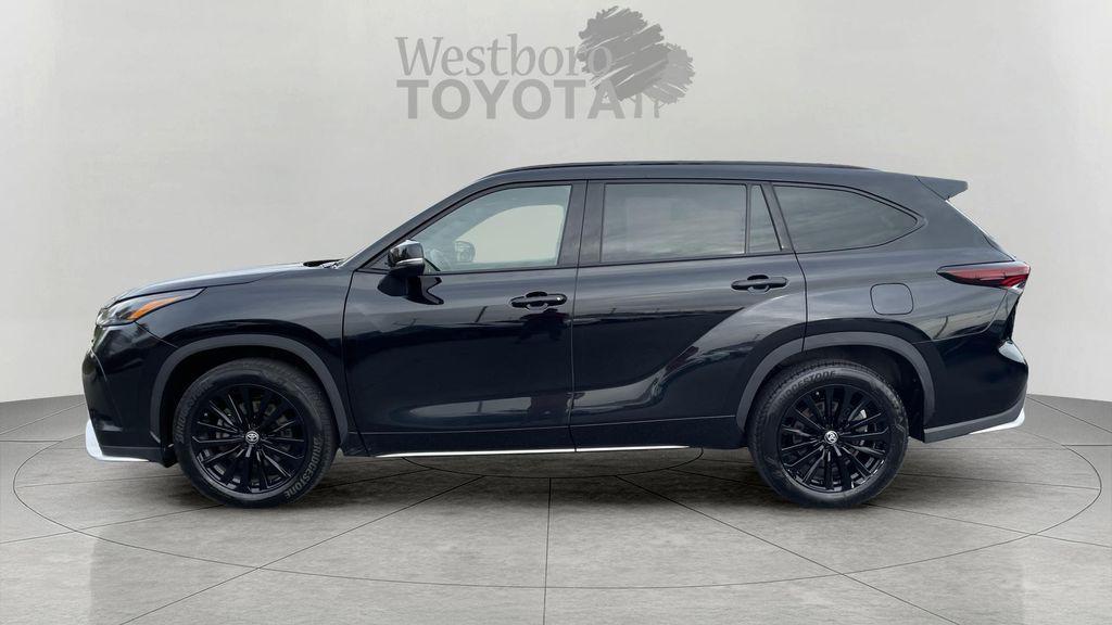 used 2025 Toyota Highlander car, priced at $46,390
