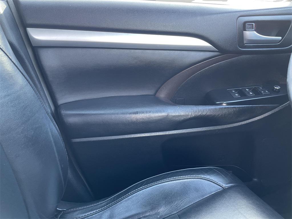 used 2018 Toyota Highlander car, priced at $14,000