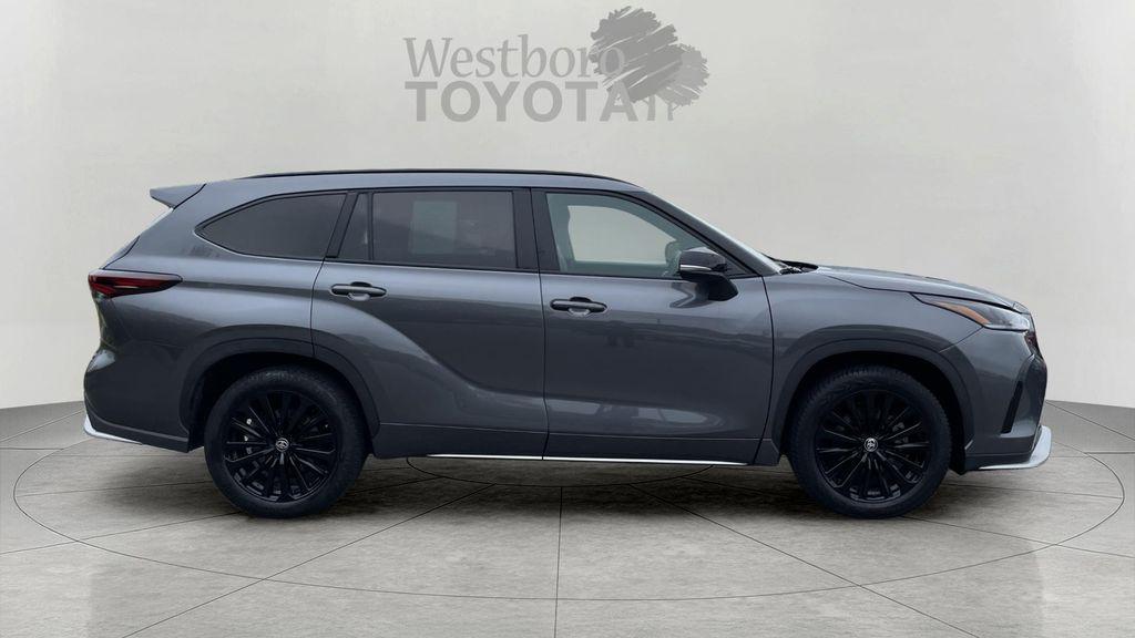 used 2025 Toyota Highlander car, priced at $45,595