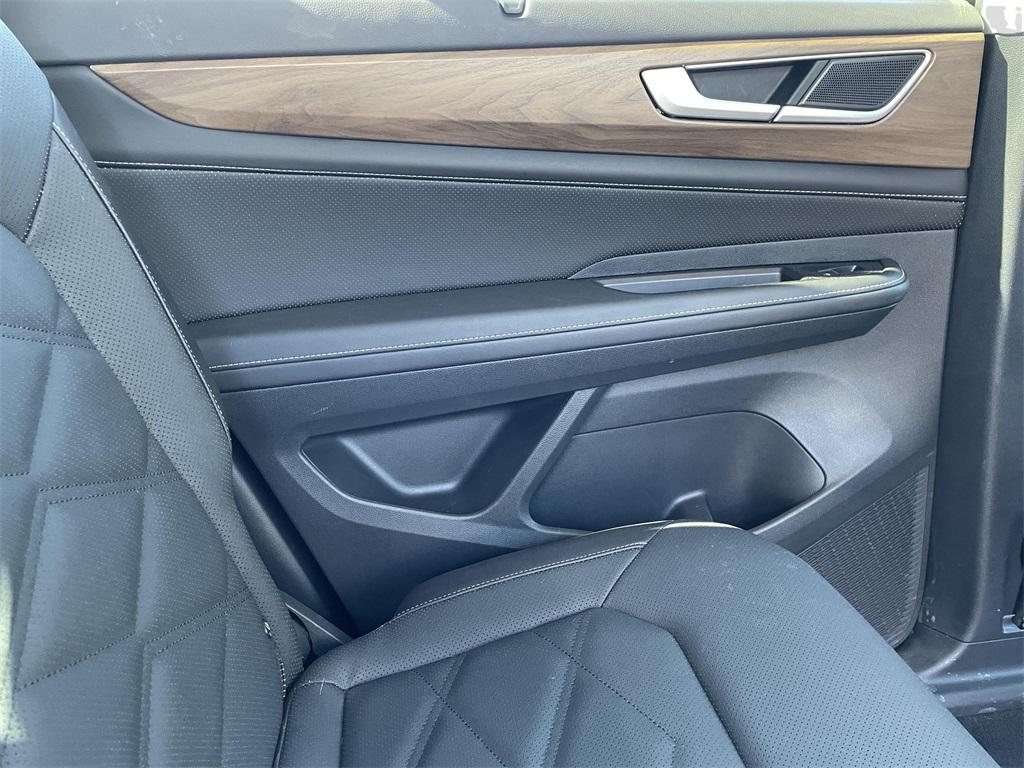 used 2025 Volkswagen Atlas car, priced at $32,000