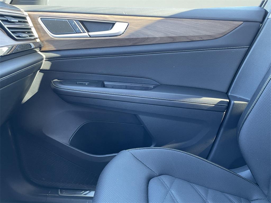 used 2025 Volkswagen Atlas car, priced at $32,000