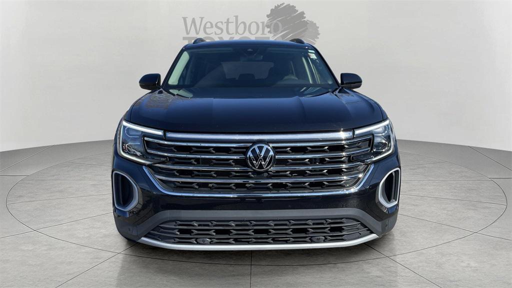used 2025 Volkswagen Atlas car, priced at $32,000