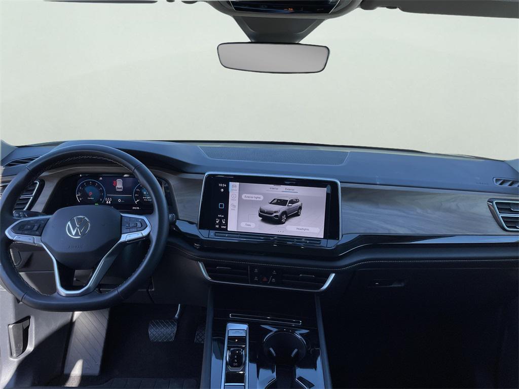 used 2025 Volkswagen Atlas car, priced at $32,000