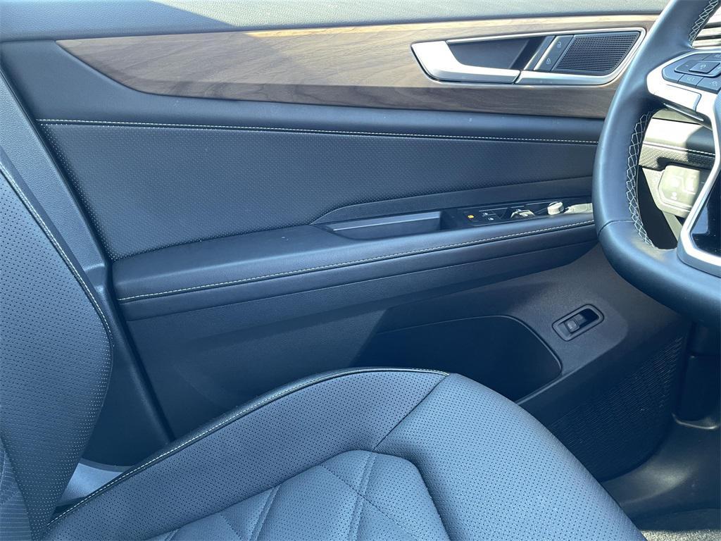 used 2025 Volkswagen Atlas car, priced at $32,000