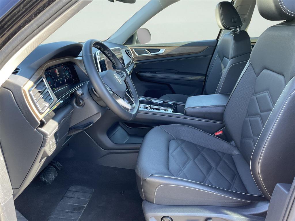 used 2025 Volkswagen Atlas car, priced at $32,000