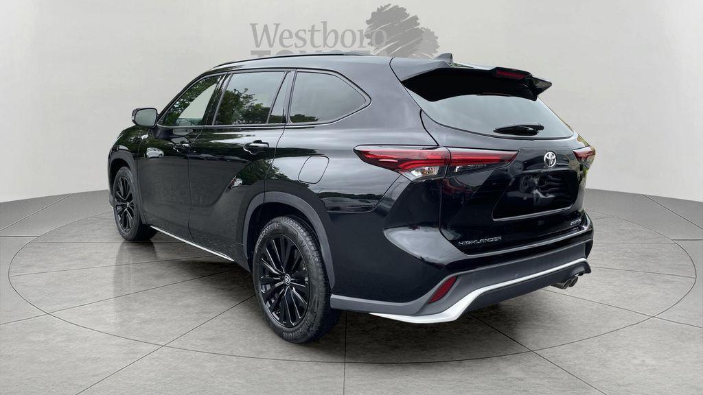 used 2025 Toyota Highlander car, priced at $45,595