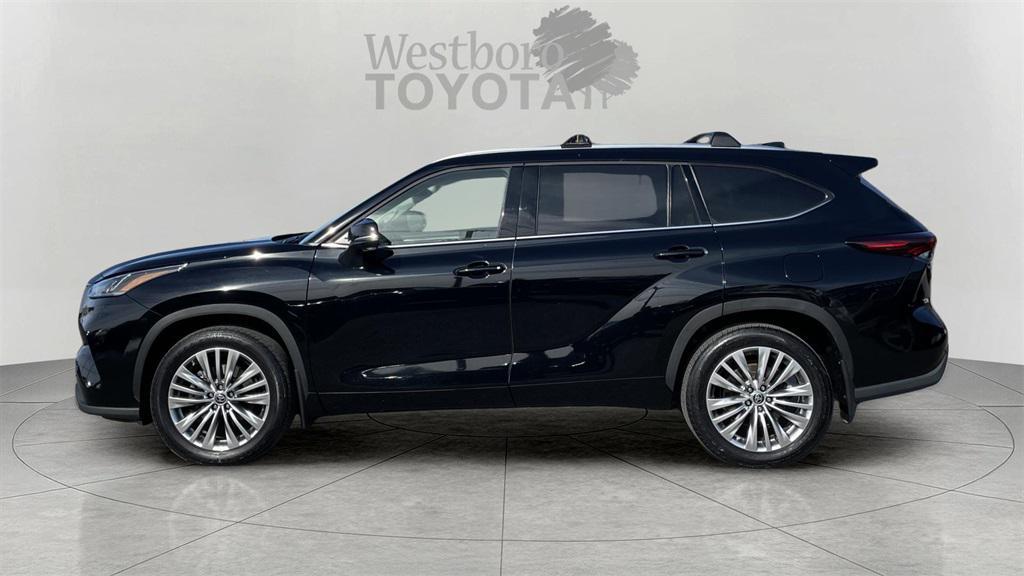used 2024 Toyota Highlander car, priced at $45,000