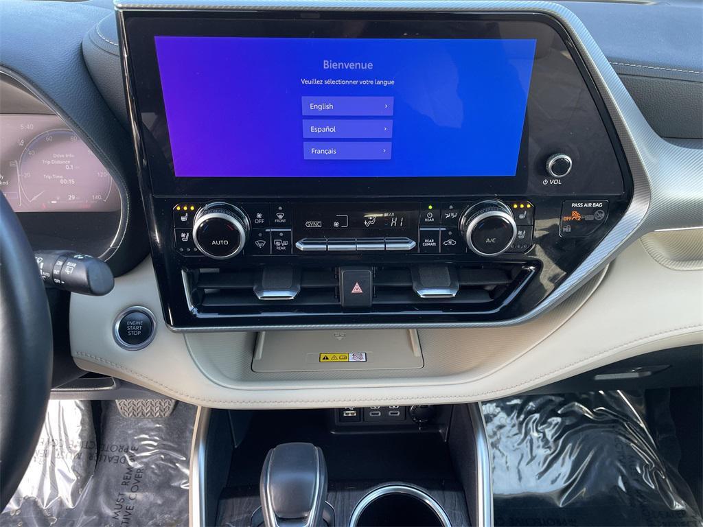 used 2024 Toyota Highlander car, priced at $45,000
