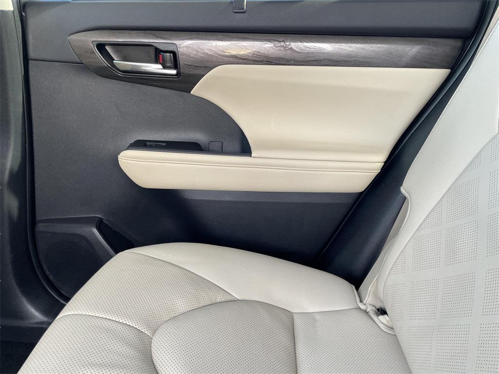 used 2024 Toyota Highlander car, priced at $45,000