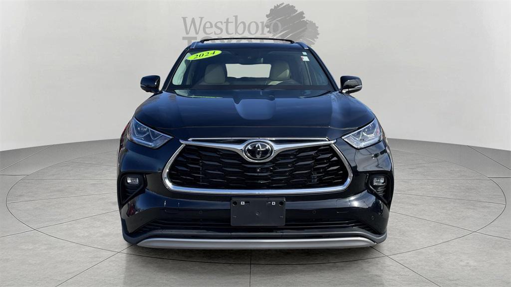 used 2024 Toyota Highlander car, priced at $45,000