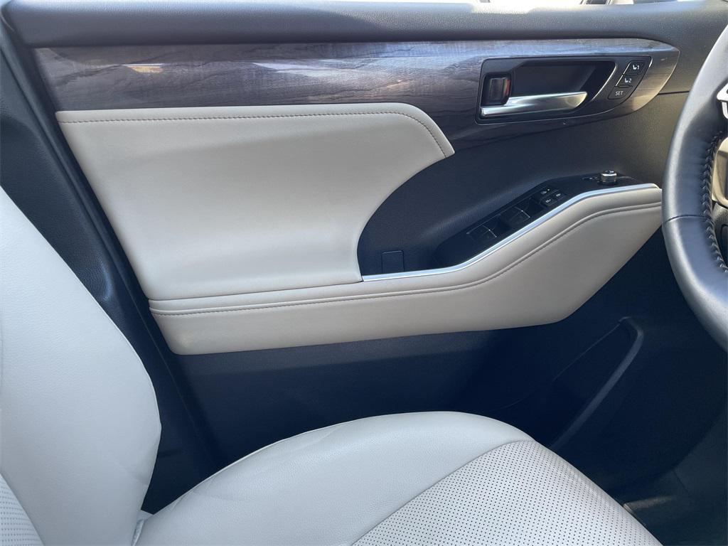 used 2024 Toyota Highlander car, priced at $45,000