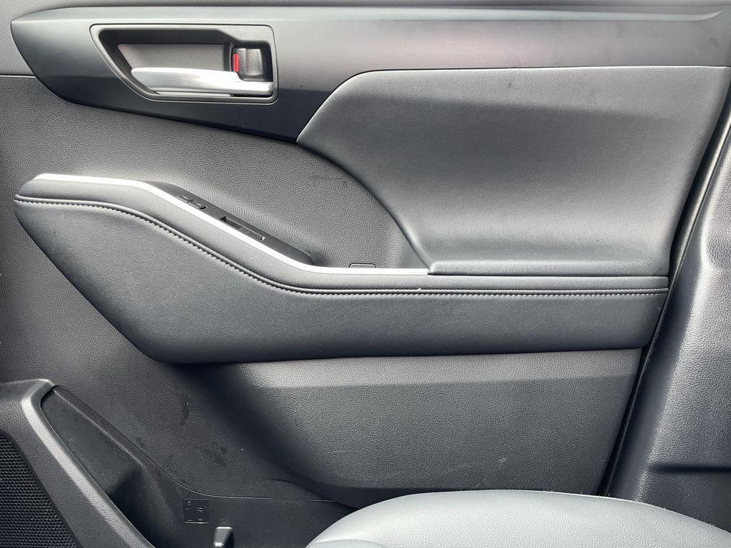 used 2025 Toyota Highlander car, priced at $45,595
