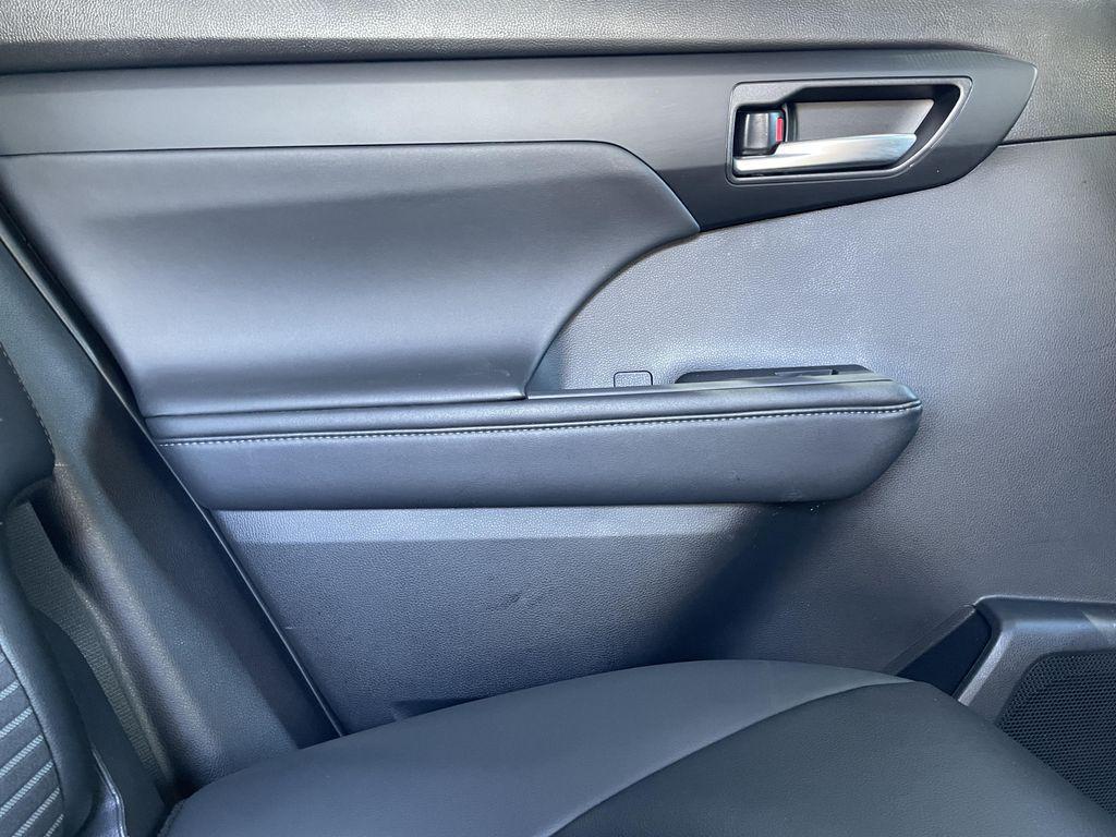 used 2025 Toyota Highlander car, priced at $46,390