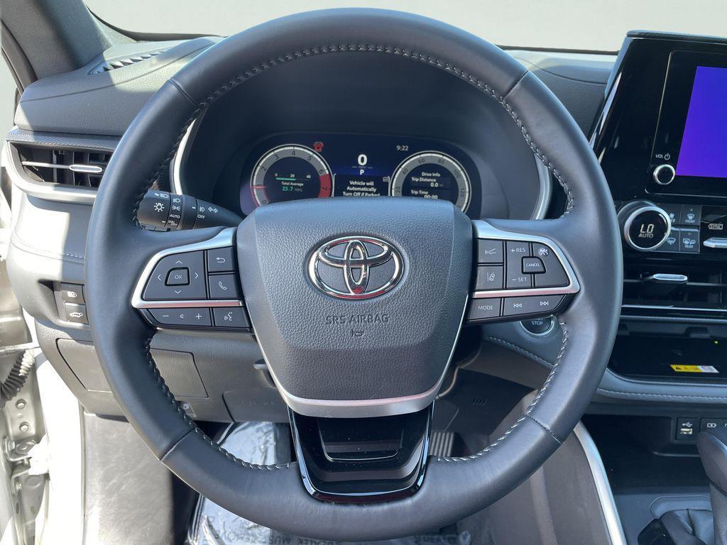 used 2025 Toyota Highlander car, priced at $46,390