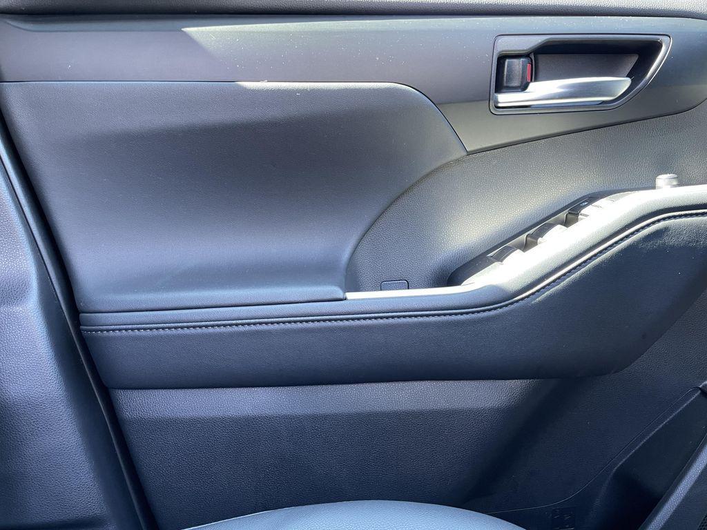 used 2025 Toyota Highlander car, priced at $46,390