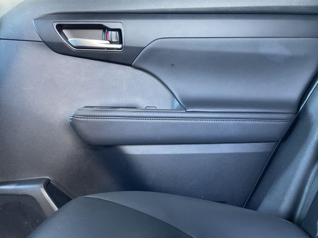 used 2025 Toyota Highlander car, priced at $46,390
