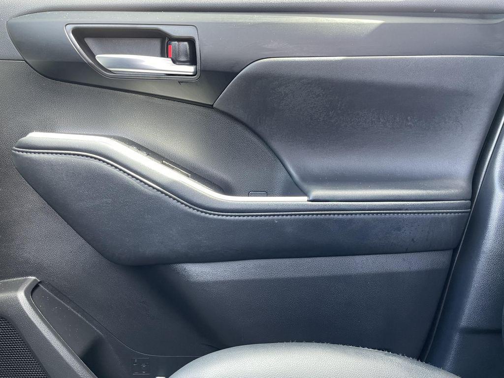 used 2025 Toyota Highlander car, priced at $46,595