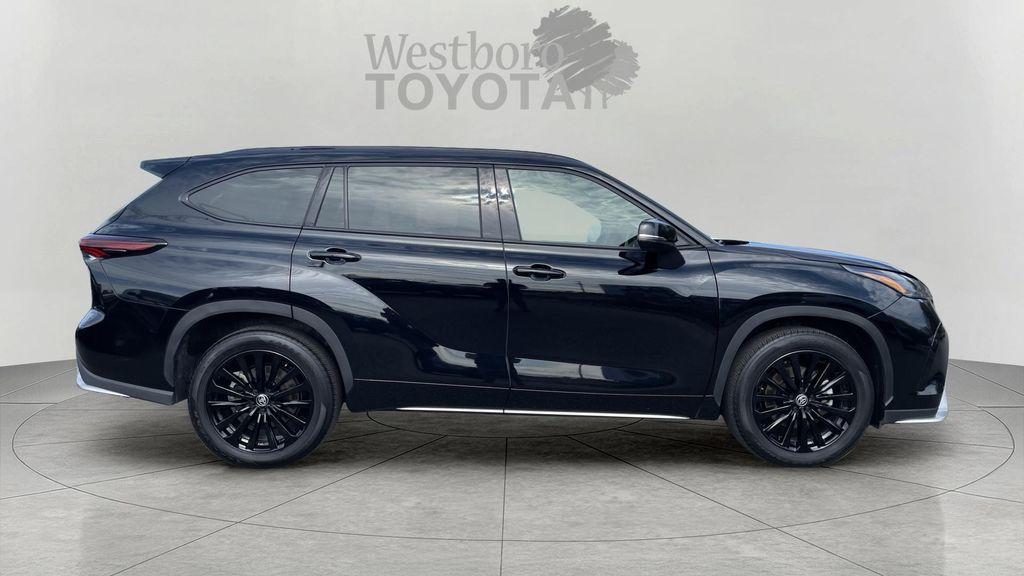 used 2025 Toyota Highlander car, priced at $46,595