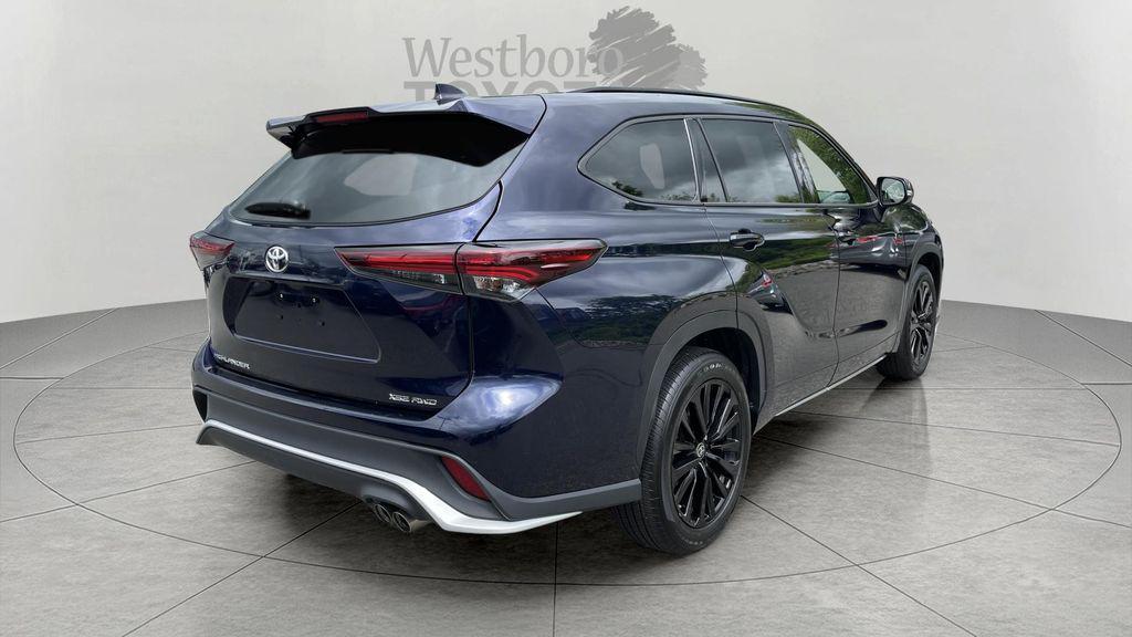 used 2025 Toyota Highlander car, priced at $47,390