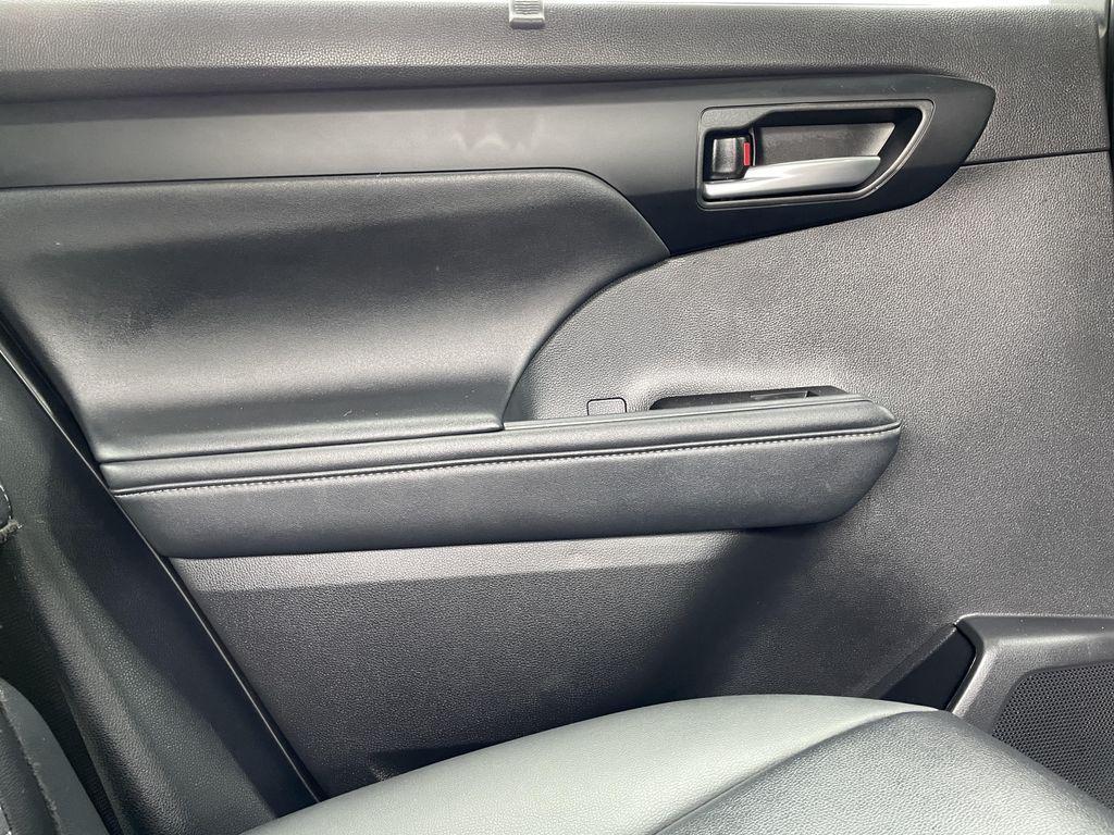 used 2025 Toyota Highlander car, priced at $47,390