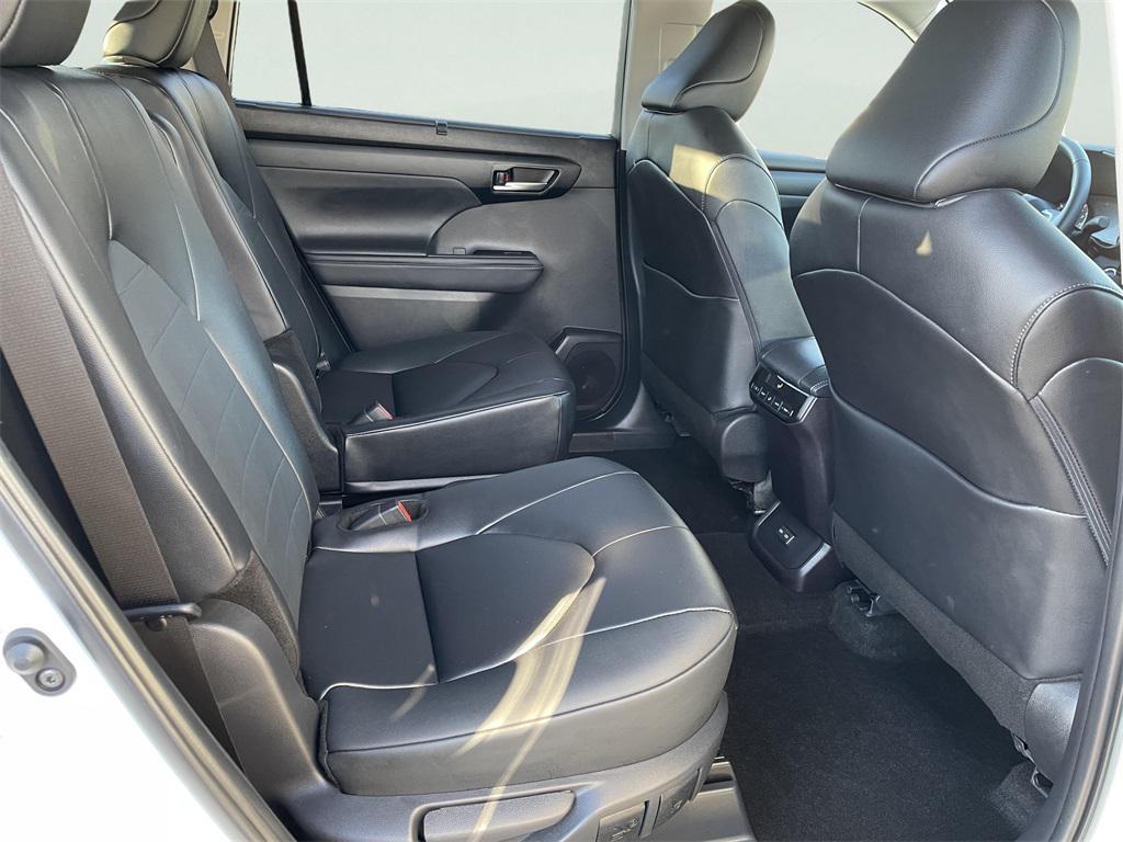 used 2025 Toyota Highlander car, priced at $45,000