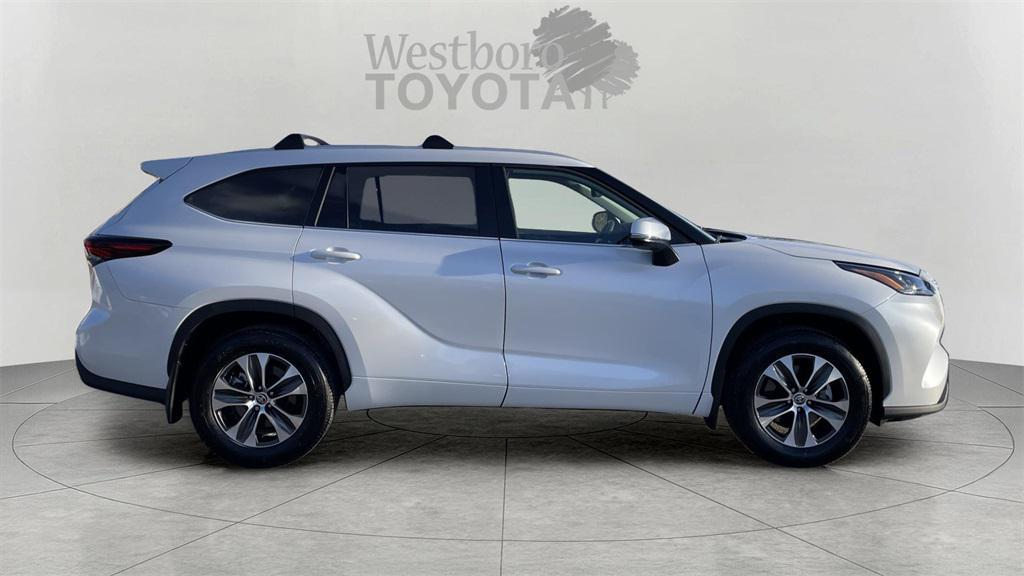 used 2025 Toyota Highlander car, priced at $45,000
