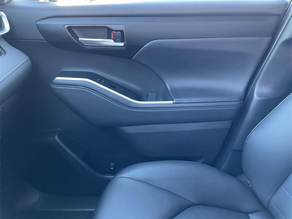 used 2025 Toyota Highlander car, priced at $45,000