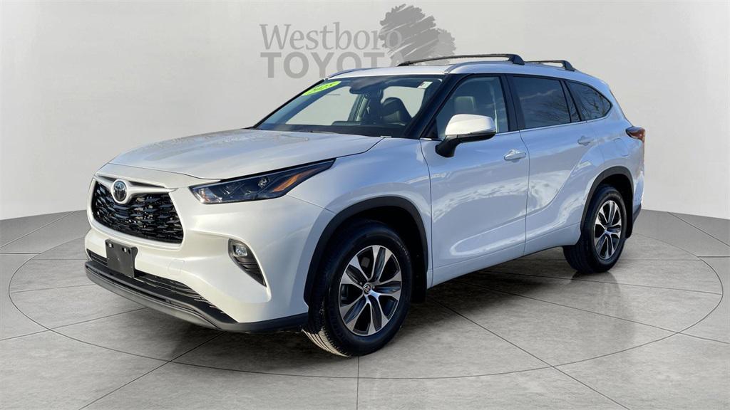 used 2025 Toyota Highlander car, priced at $45,000