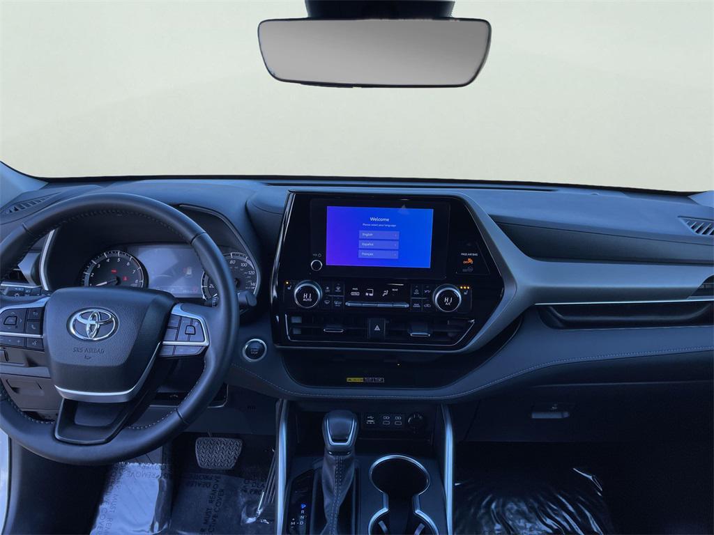 used 2025 Toyota Highlander car, priced at $45,000