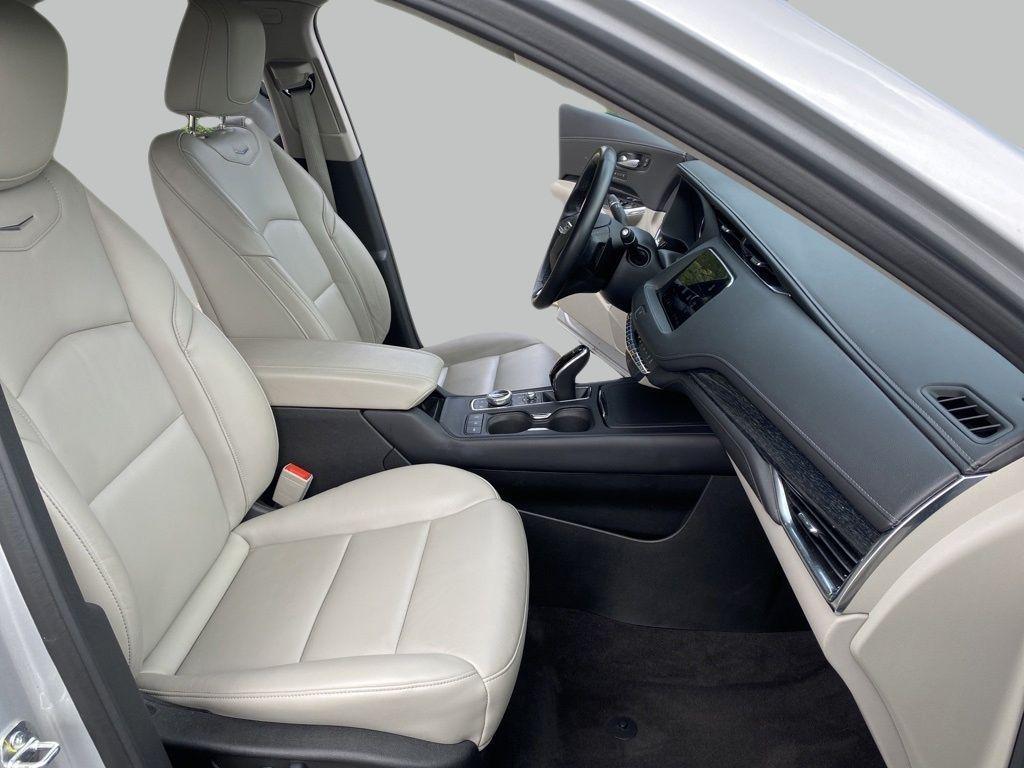 used 2022 Cadillac XT4 car, priced at $26,595