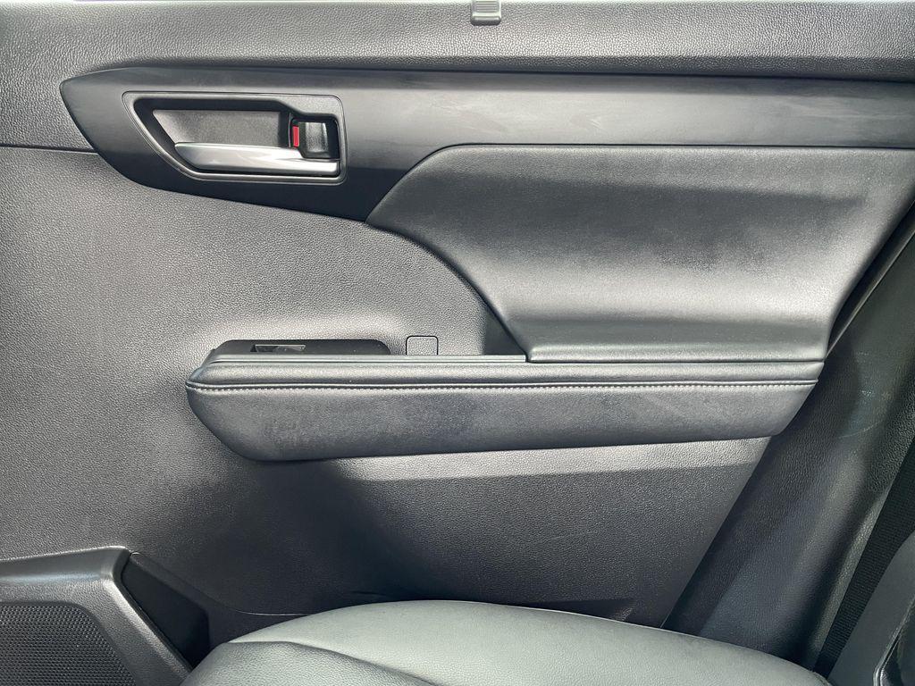 used 2025 Toyota Highlander car, priced at $46,390