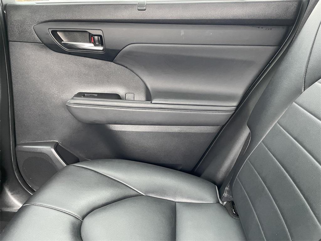 used 2022 Toyota Highlander car, priced at $29,000