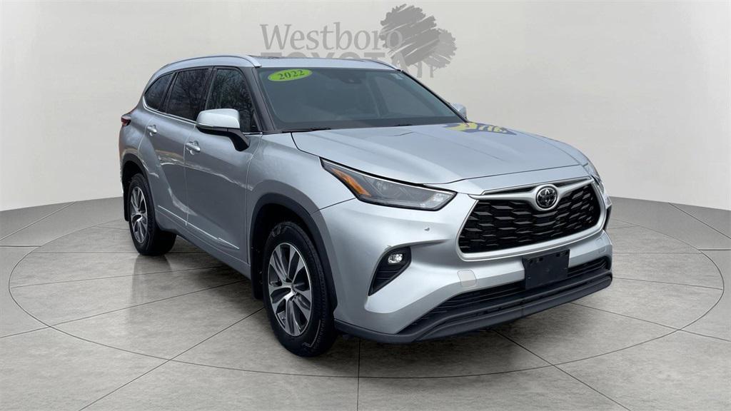 used 2022 Toyota Highlander car, priced at $29,000