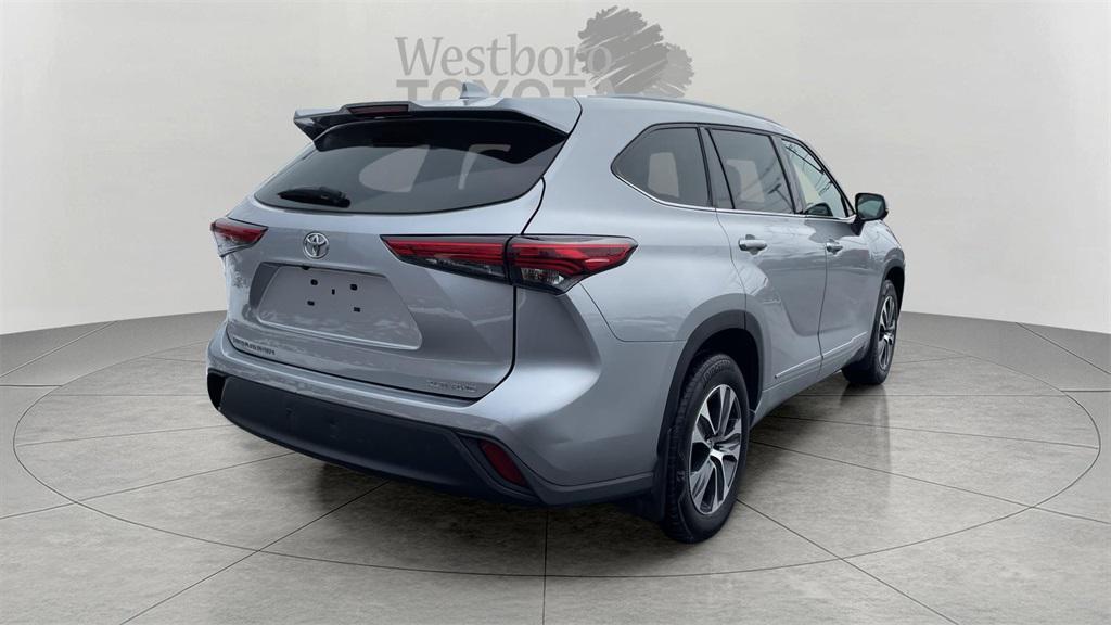 used 2022 Toyota Highlander car, priced at $29,000