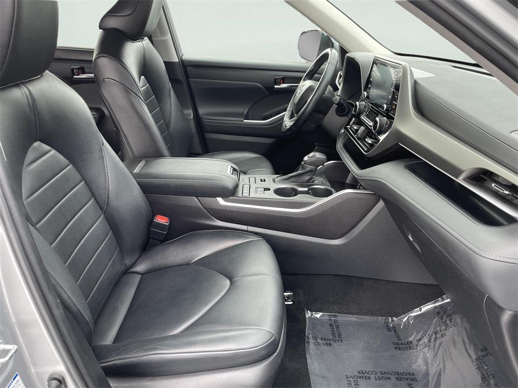 used 2022 Toyota Highlander car, priced at $29,000