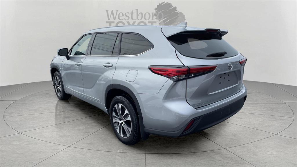 used 2022 Toyota Highlander car, priced at $29,000