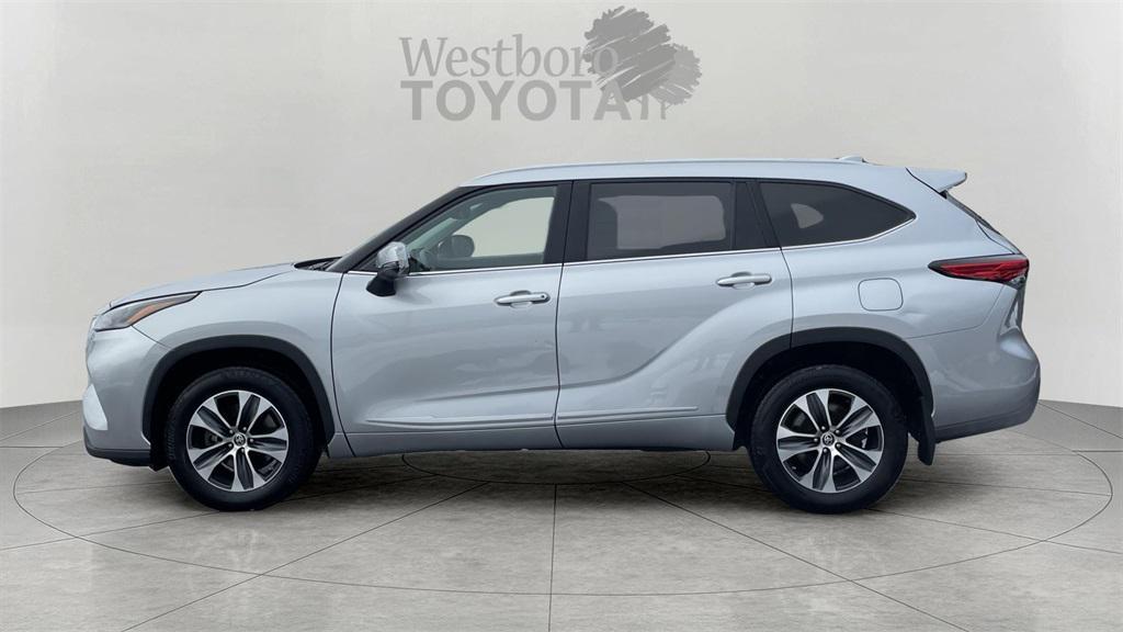 used 2022 Toyota Highlander car, priced at $29,000