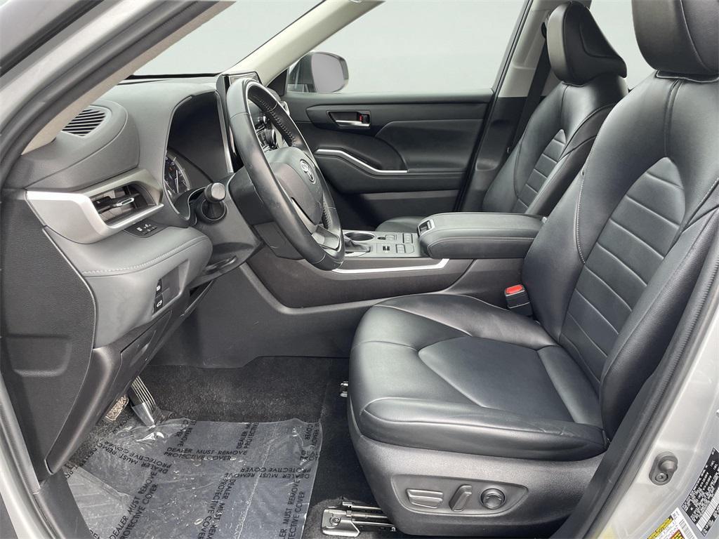used 2022 Toyota Highlander car, priced at $29,000