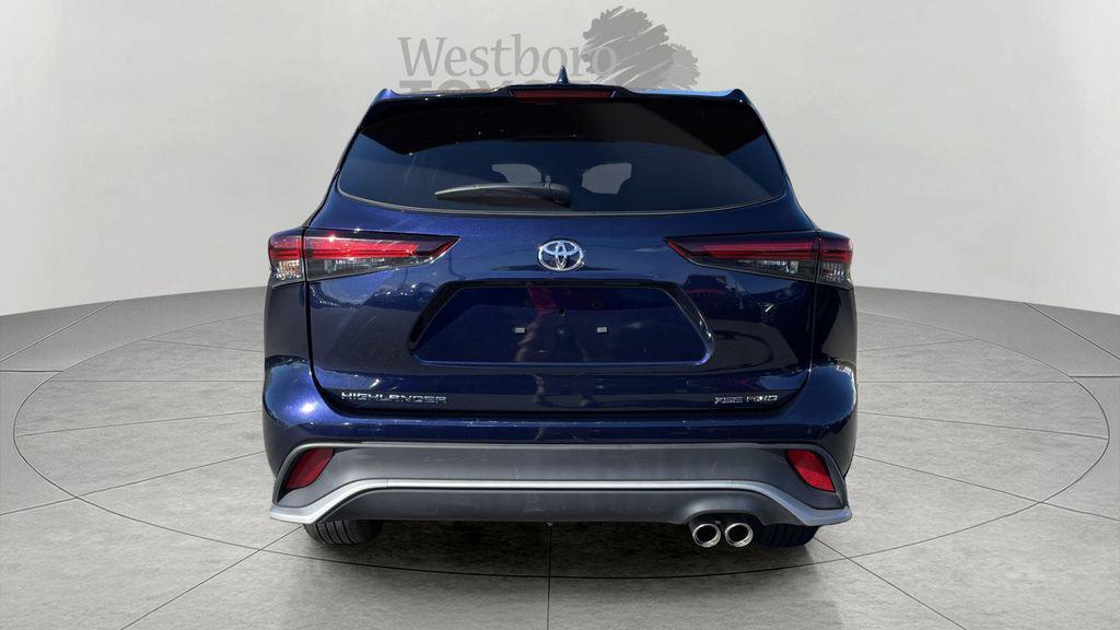 used 2025 Toyota Highlander car, priced at $46,390