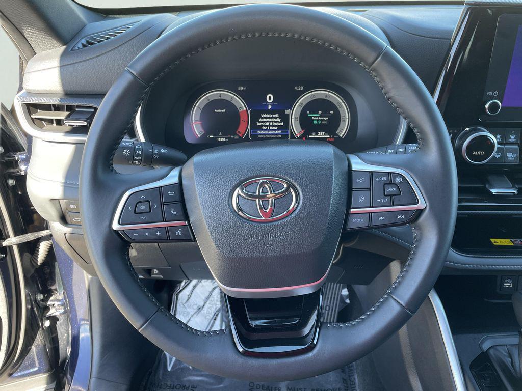 used 2025 Toyota Highlander car, priced at $46,390