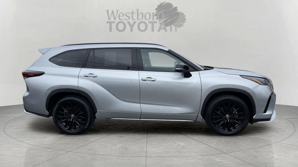 used 2025 Toyota Highlander car, priced at $45,390