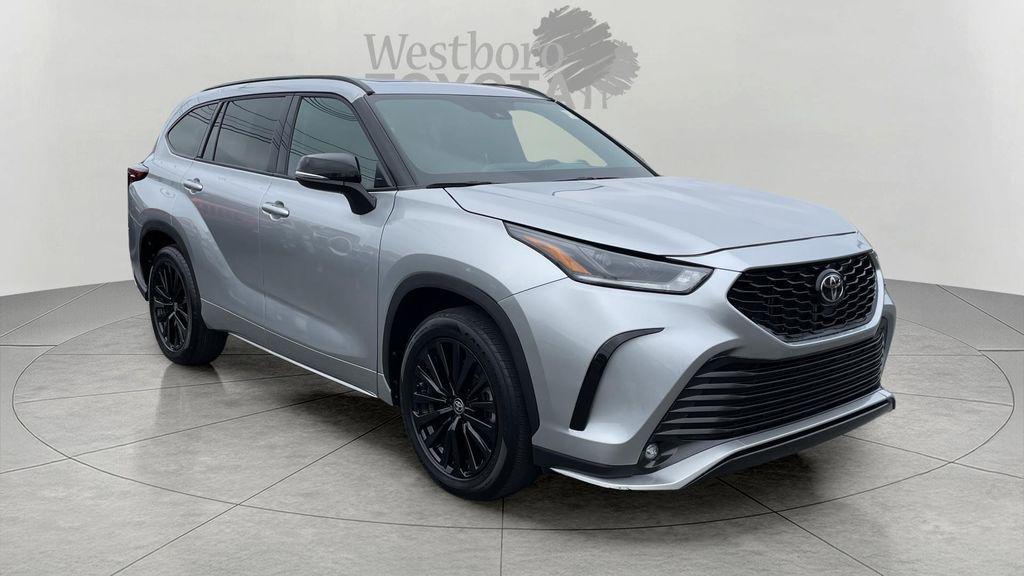 used 2025 Toyota Highlander car, priced at $44,000