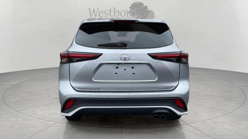 used 2025 Toyota Highlander car, priced at $45,390